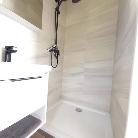 Tinyhaus In 16845 Mitten Im Dorf Tiny House Casa de Férias Manker