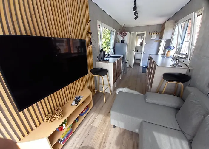 Tinyhaus In 16845 Mitten Im Dorf Tiny House Casa vacanze