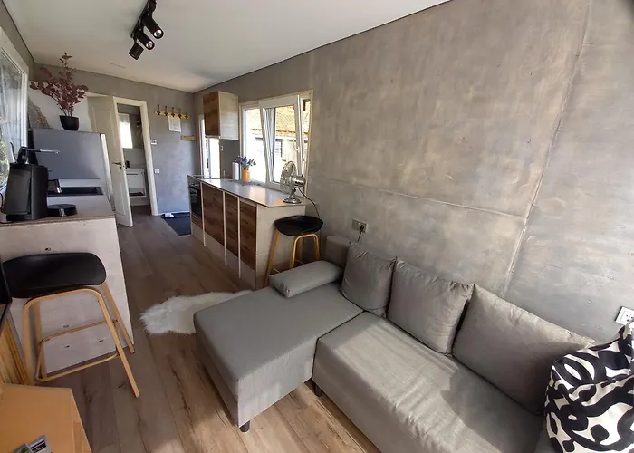 Casa vacanze Tinyhaus In 16845 Mitten Im Dorf Tiny House *